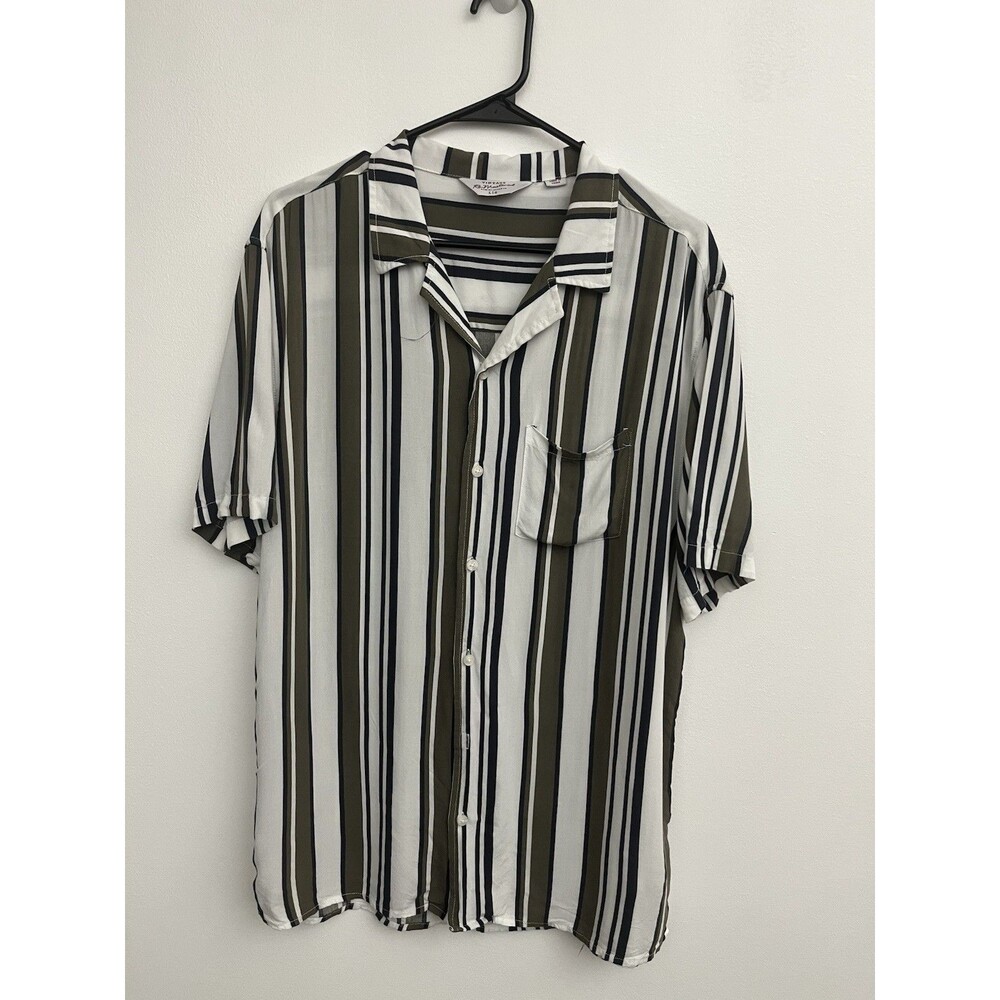 Vintage Re-mastered Men’s Shirt Size L Button Down Short Sleeve Collared
